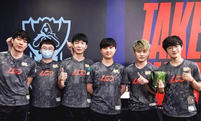 这两球像一 这两球像一